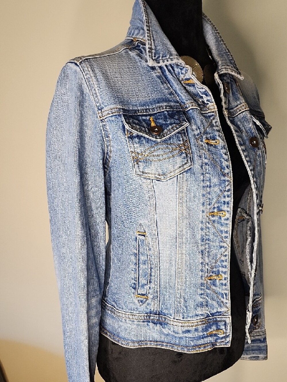 Womens Light Wash Jean Jacket Medium Fitted Denim Trucker Jacket - Picture 3 of 11